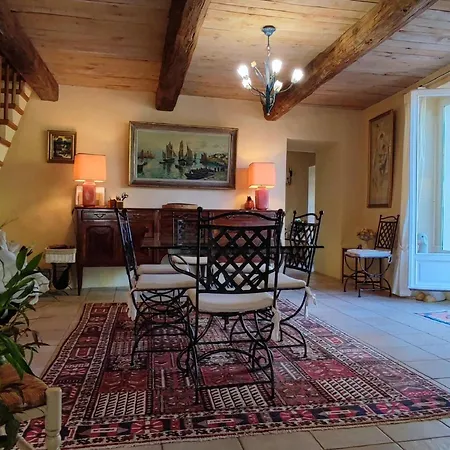 Spacious With Private Pool And Park Prázdninový dům