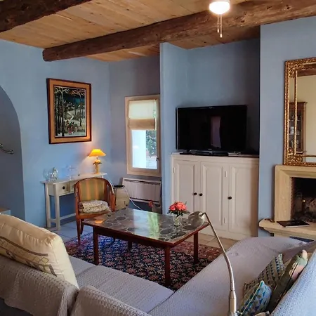 Spacious With Private Pool And Park