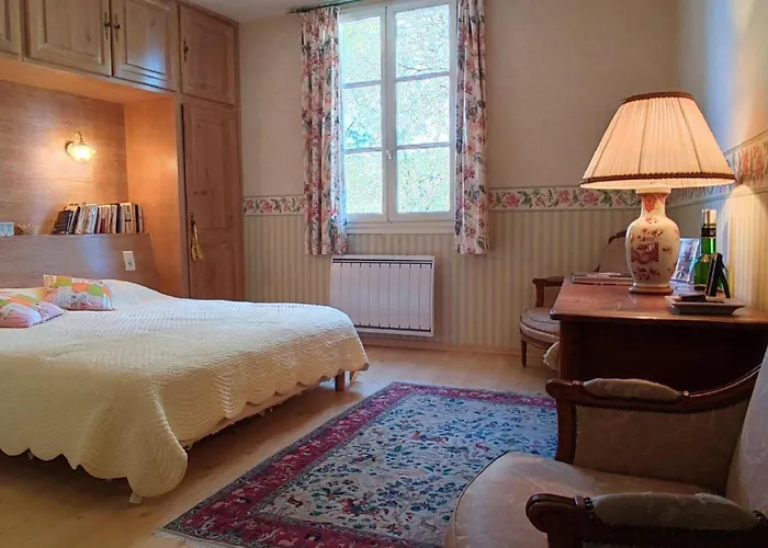 Spacious With Private Pool And Park