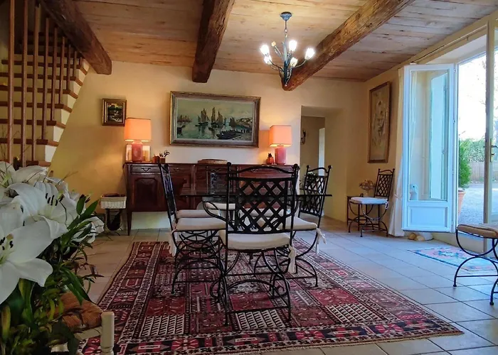 Spacious With Private Pool And Park Ferienhaus