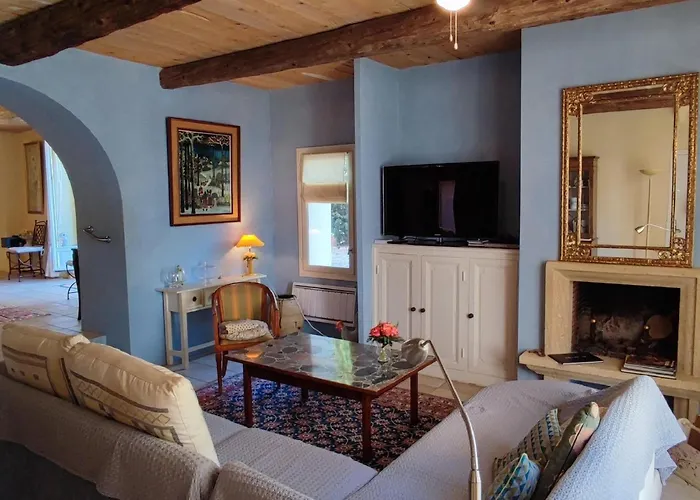 Spacious With Private Pool And Park