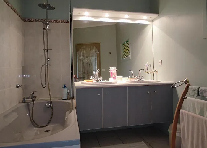 Spacious With Private Pool And Park Ferienhaus