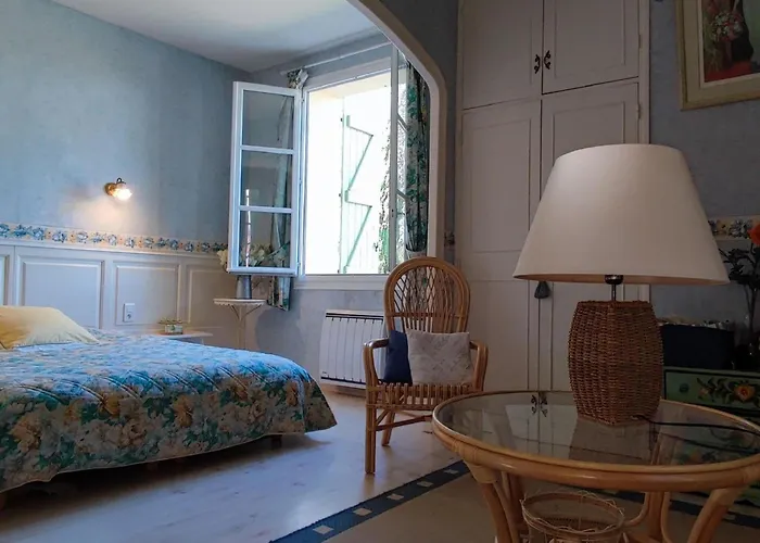 Ferienhaus Spacious With Private Pool And Park