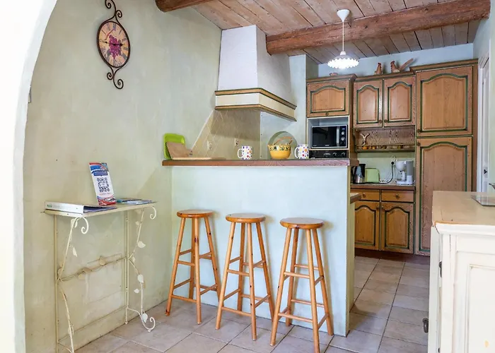 Spacious With Private Pool And Park